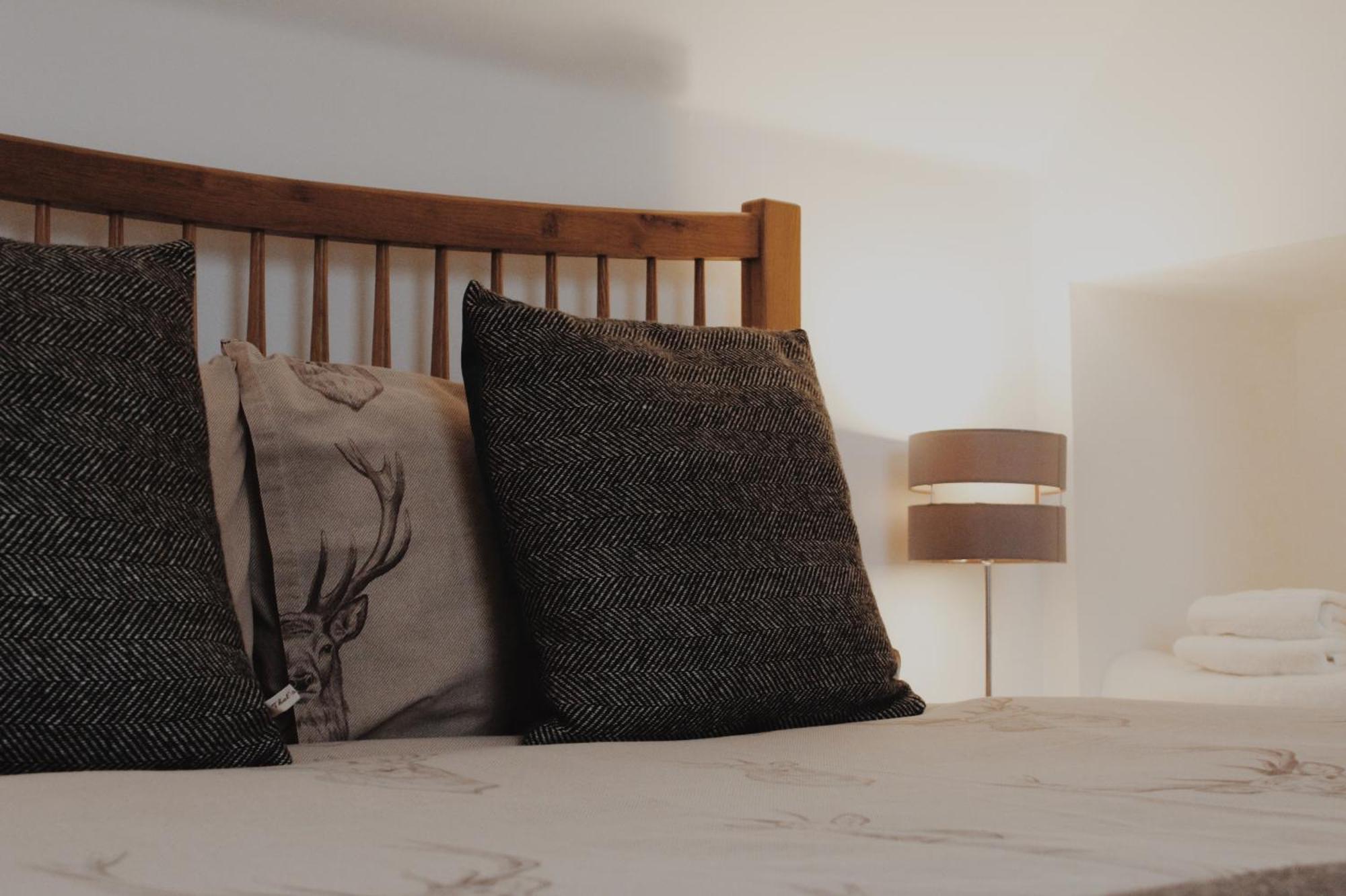 One Bedroom Apartment - Carbost - Skye エクステリア 写真
